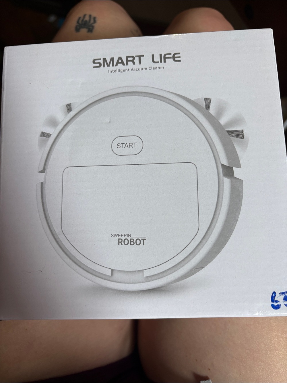 Compact White Robot Sweeper - Rechargeable